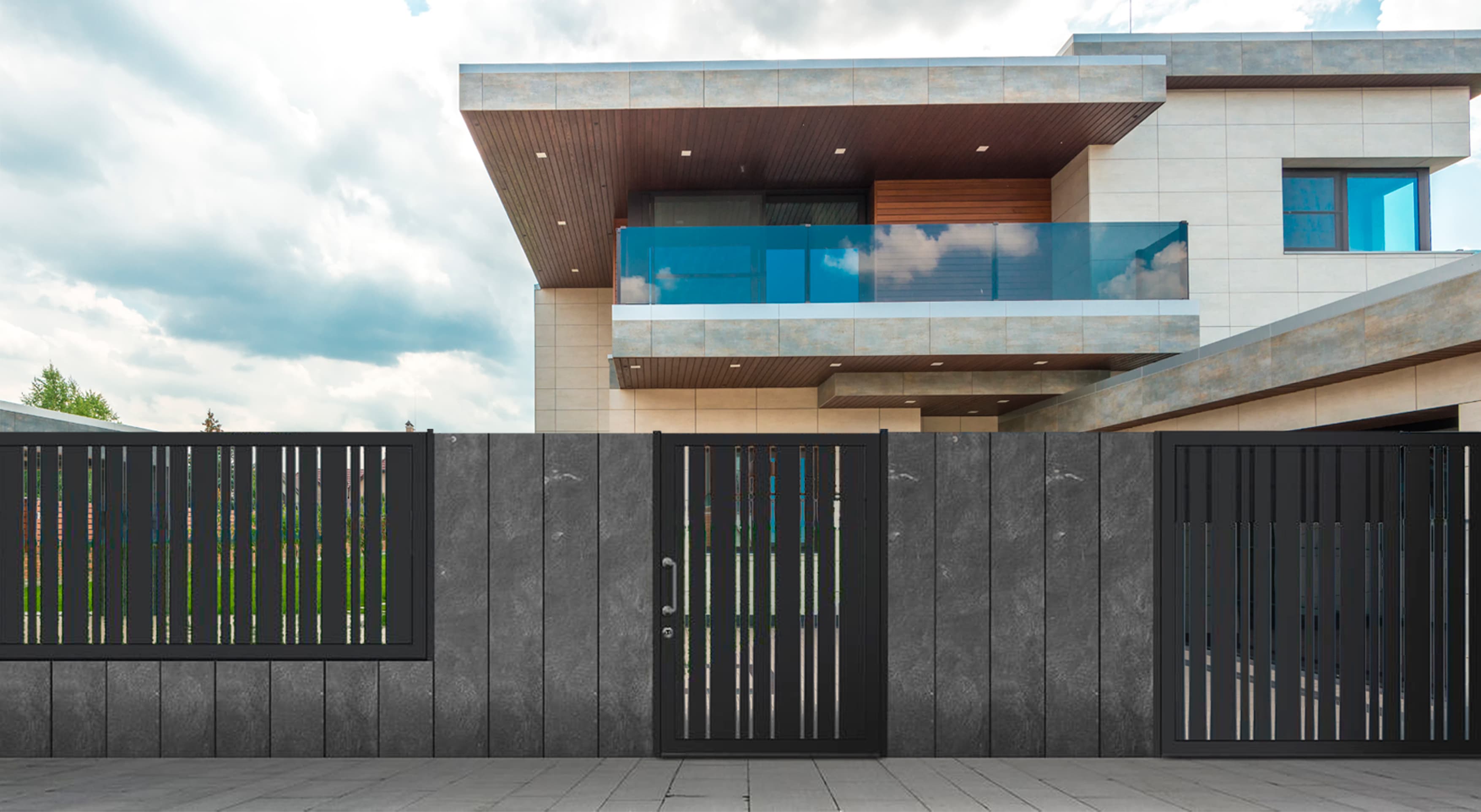 Puerta de aluminio modelo KV-103 con lamas verticales combinadas