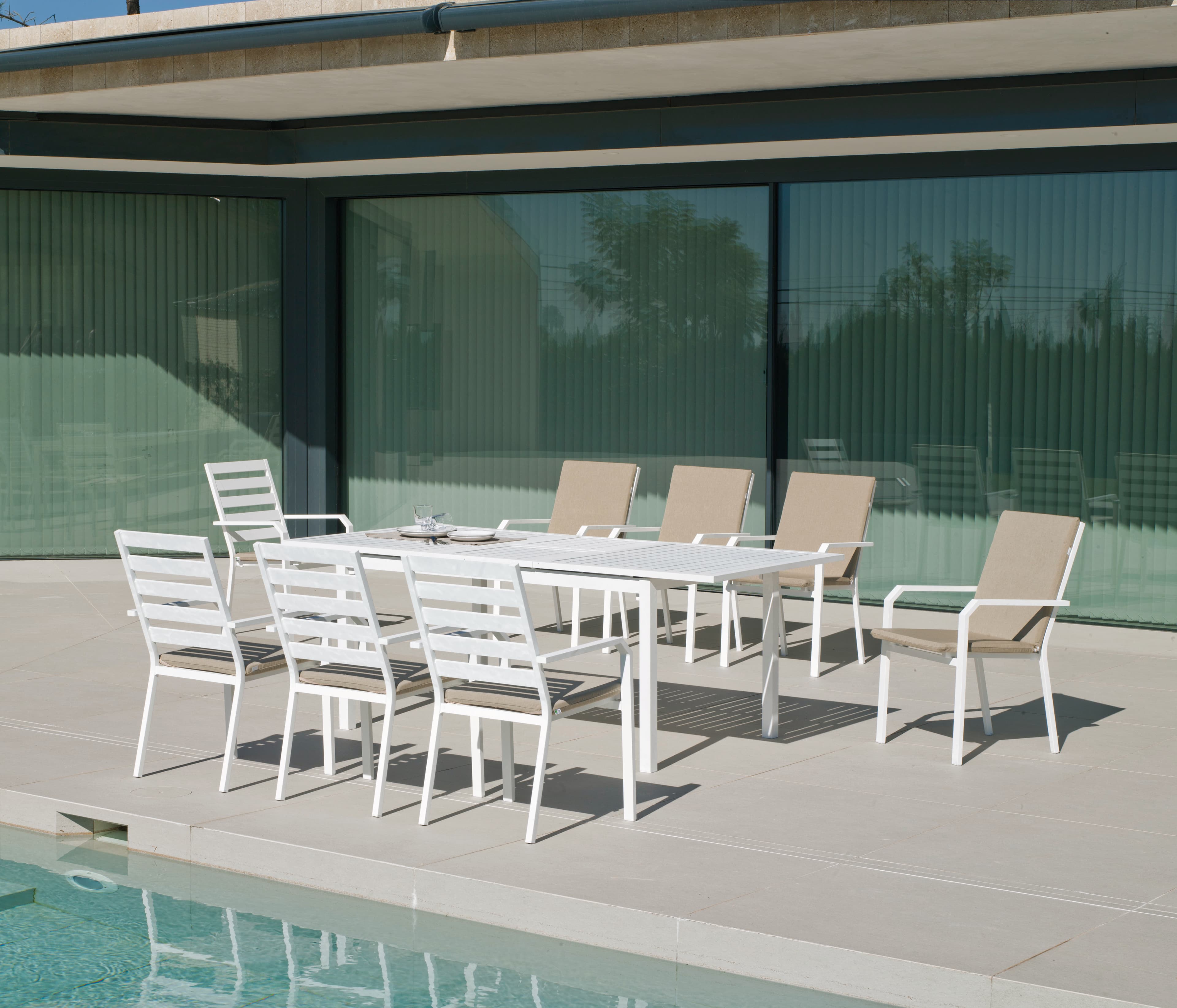 TH1150 — Mesa de Exterior